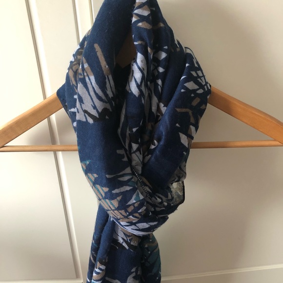 Beautiful Blue Scarf/Wrap - Picture 4 of 4